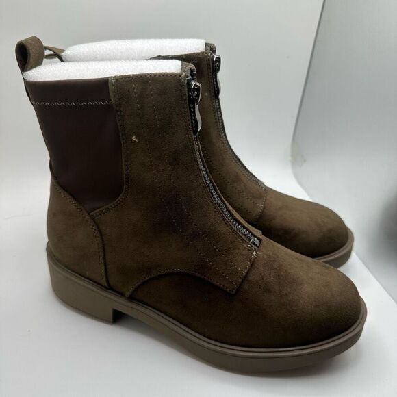 CUSHIONAIRE Hackett Front Zip Stretch Boot 7 OLIVE NEW - Picture 1 of 7